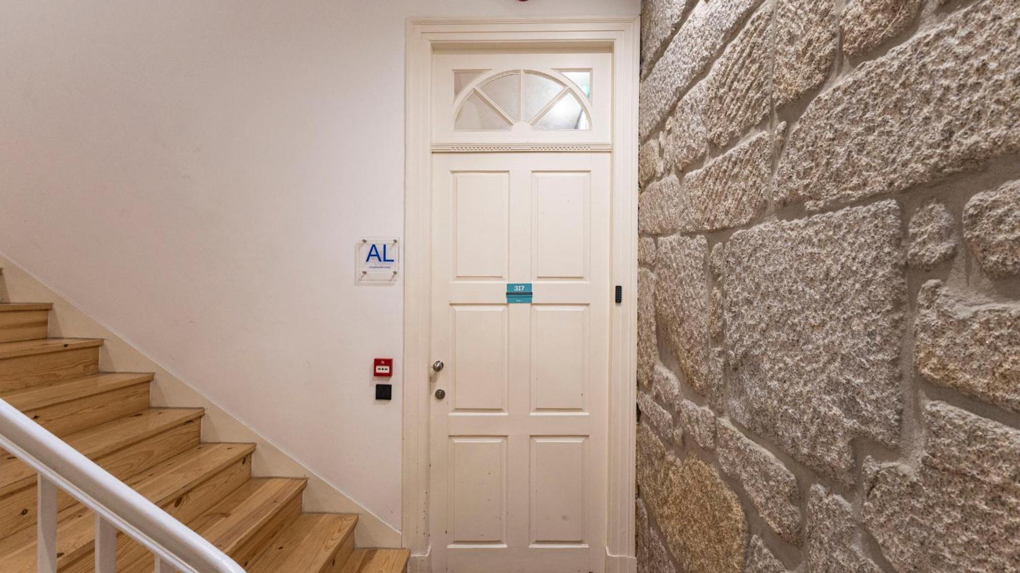 Lovelystay - Allderman Apartment - Almada 1º T Porto Bagian luar foto