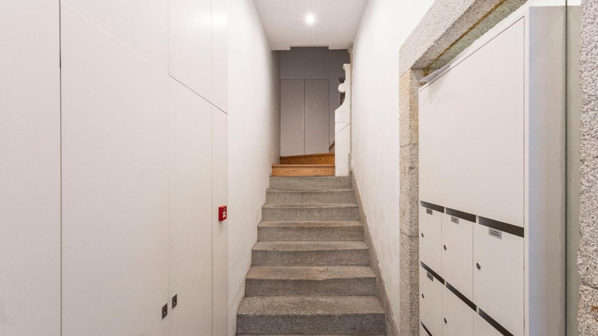 Lovelystay - Allderman Apartment - Almada 1º T Porto Bagian luar foto