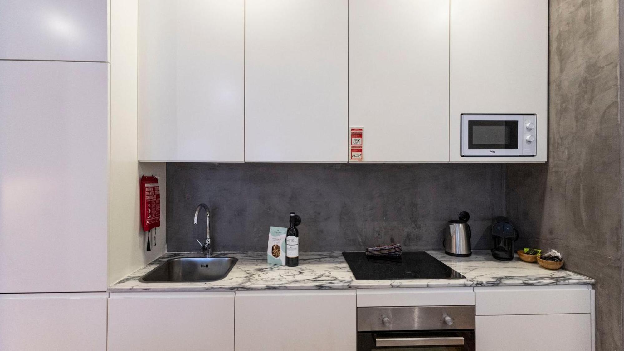 Lovelystay - Allderman Apartment - Almada 1º T Porto Bagian luar foto